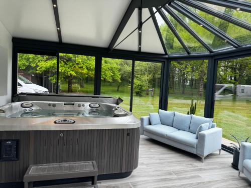 Зовнішній вигляд готелю, L'Etincelle villa 14 pers, piscine jacuzzi, sauna in Сан-Фарго
