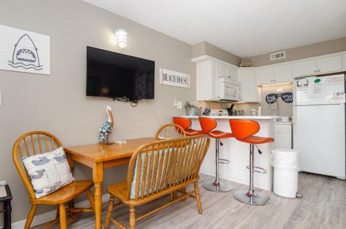 Lime in the Coconut by Bryant Real Estate - image 5