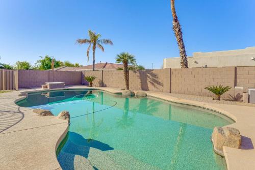 Private Pool + Patio: Desert Abode in Goodyear, Goodyear (Foto 3)