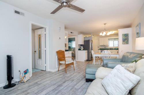 Sea La Vie by Bryant Real Estate - image 5