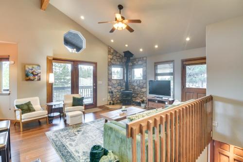 Deck + Mountain Views: Fairplay Family Escape!