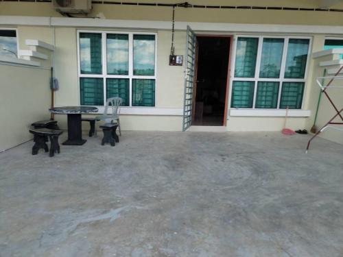 شرفة/ تراس,  76 متر مربع من 3 غرفة و2 حمام خاص في Jeli (Aisya homestay jeli kelantan) in Jeli