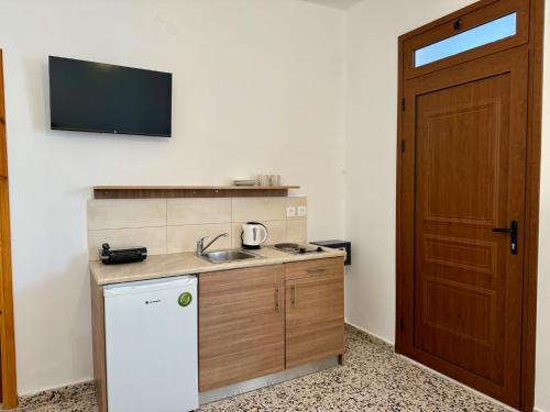 Sarris Studios & Apartments 3