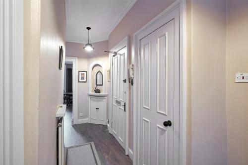 3 Bedroom Apartment - Historic Old Town, Edimburgo (foto 4)
