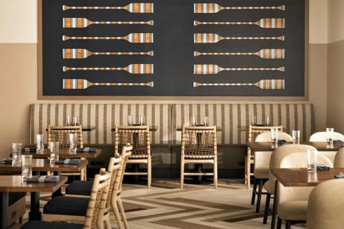 Restaurant, Oshkosh Marriott Waterfront Hotel & Convention Center in Oshkosh (WI)