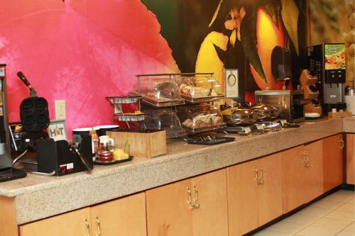 餐飲選擇, Fairfield by Marriott Inn & Suites Fairmont in 白廳