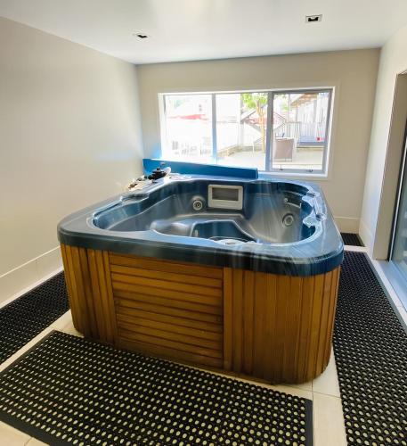 Wanaka Apartment Pool Spa Sauna Walk to Town