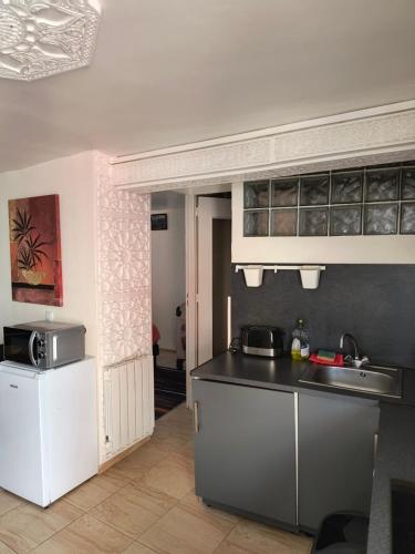 Joli Appart indépendant dans le calme (Joli Appart independant dans le calme) in Епине сюр Сен