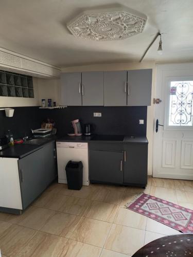 Joli Appart indépendant dans le calme (Joli Appart independant dans le calme) in Епине сюр Сен