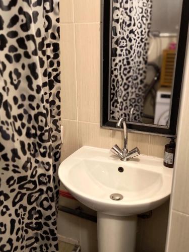 Joli Appart indépendant dans le calme (Joli Appart independant dans le calme) in Епине сюр Сен