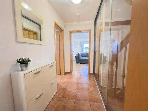 Moderne Ferienwohnung l Ruhige Lage nahe See l wenige Minuten ins Zentrum von Schwerin in West-stadt