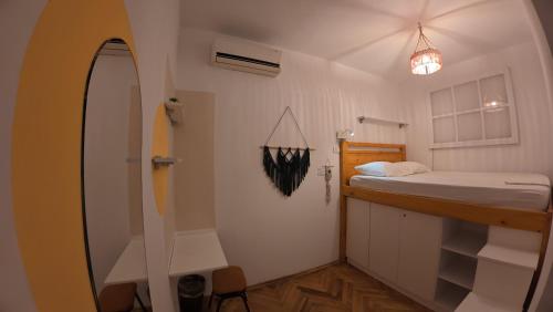 Standard Double Room with Shared Bathroom image 7