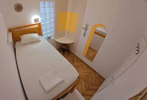 Trip'n'Hostel Chill Zone, Тирана (фото 6)