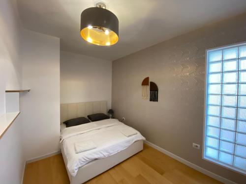 Standard Double Room with Shared Bathroom image 4