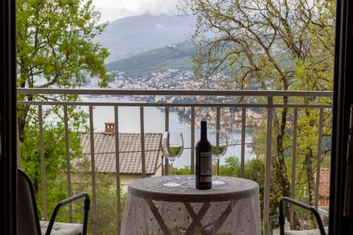 Erkély/terasz, 60 négyzetméteres, 2 hálószobás Apartman 2 fürdőszobával Rubesi területén (Sea View Retreat/ 170Mbps WiFi/ Sunny Balcony) in Cikovici