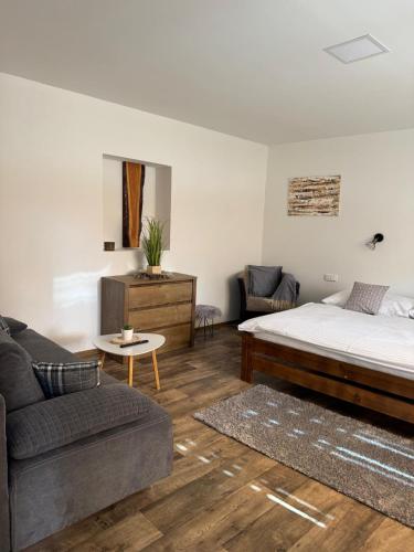2 bedrooms, 5 beds
