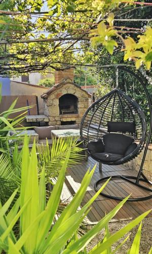 Holiday Place Veli Dvor - vacation house with private garden in old town Punat