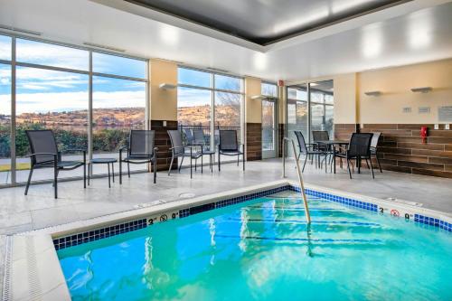 泳池, Fairfield by Marriott Inn & Suites Klamath Falls in 克拉馬斯福爾斯市中心