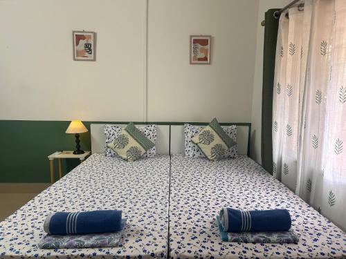2 bedrooms, 4 beds