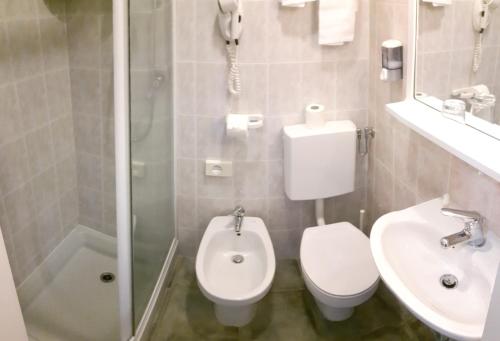 Hotel Azalea - image 12