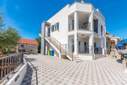 Apartments Lonamare – khách sạn tại Podglavica