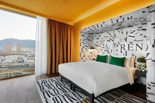 Renaissance Zurich Tower Hotel - image 5