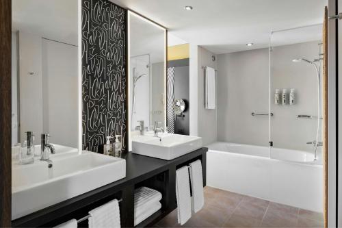 room detail thumbnail 2