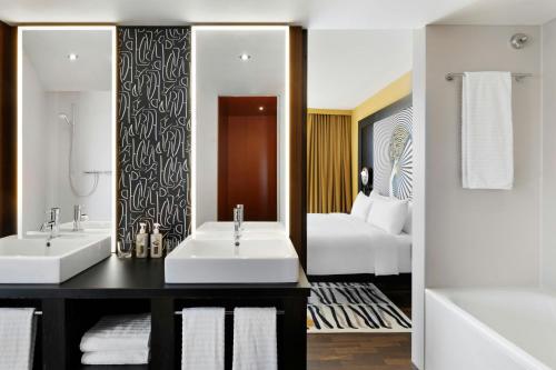 Renaissance Zurich Tower Hotel - image 12