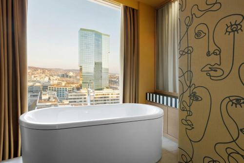 Renaissance Zurich Tower Hotel - image 10