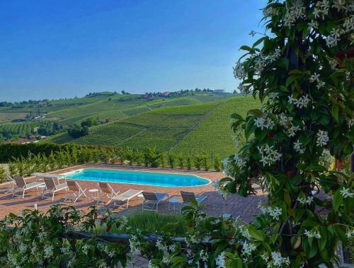 Panoramic Villa Garassino - country rooms and fine restaurant Hotel de charme Treiso
