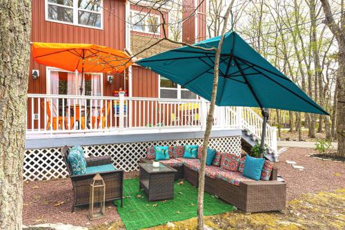 Deck, Fire Pit & Pool Access at Poconos Retreat! in Bushkill (PA)