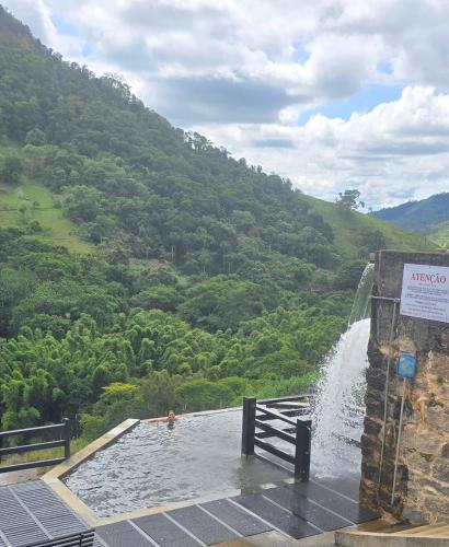 Cobertura Vilarejo das Cachoeiras com linda vista!