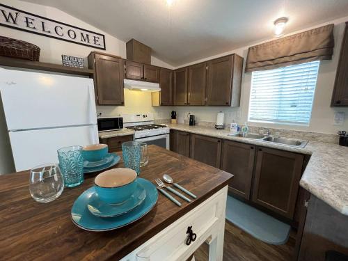 Lovers Landing - private hot tub and pet friendly - image 9