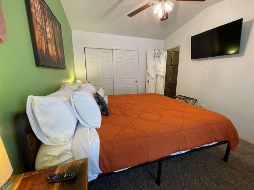 Lovers Landing - private hot tub and pet friendly - image 2