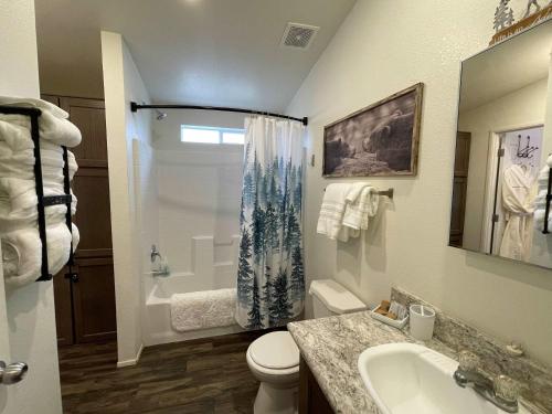 Lovers Landing - private hot tub and pet friendly - image 4