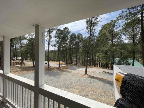 Lovers Landing - private hot tub and pet friendly - image 10