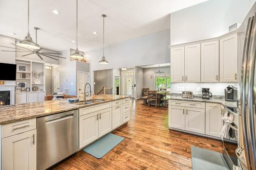 Silver Sands in Glenora, USA