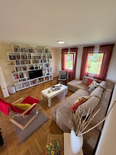 Atpūtas iespējas, Zen Cherry House- Vikendica na dan sa bazenom1,5ha izmedju Avale i Kosmaja in Mala Ivanča