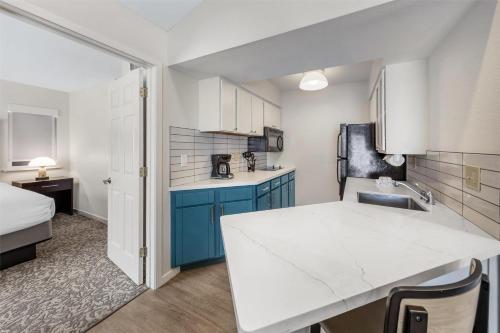 Sonesta ES Suites Chatsworth - image 9