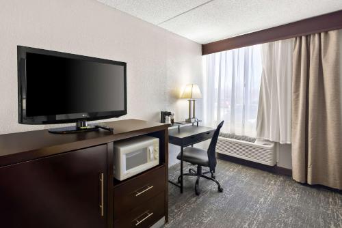 Best Western Luxbury Inn Fort Wayne - image 2