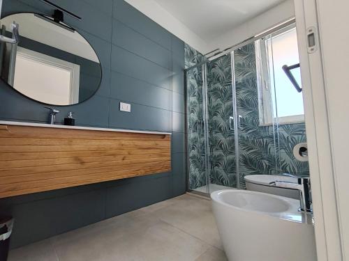 Shower, VersoSud Room in Castromediano