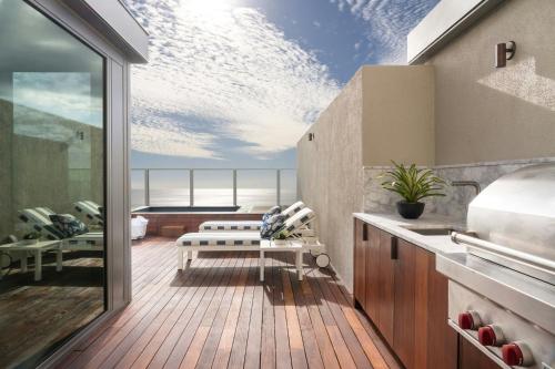 The Ritz-Carlton Residences Waikiki Beach Hotel - image 6