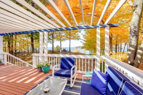 Cottage w/ Private Beach + Fire Pit in Manistee!, Manistee (fotografie 6)