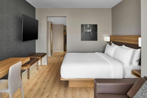Riverfront King Room with Balcony image 6