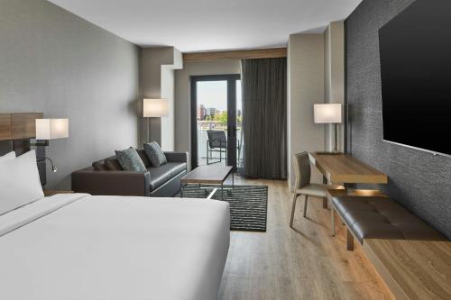 Riverfront King Room with Balcony image 9
