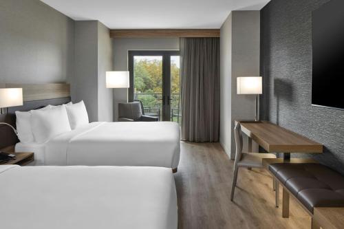 Double room, river view, accessible, balcony