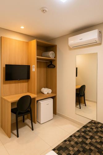 Large Twin Room image 3