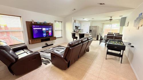 Cozy getaway by SeaWorld - Lackland AFB BMT – khách sạn tại Far West Side