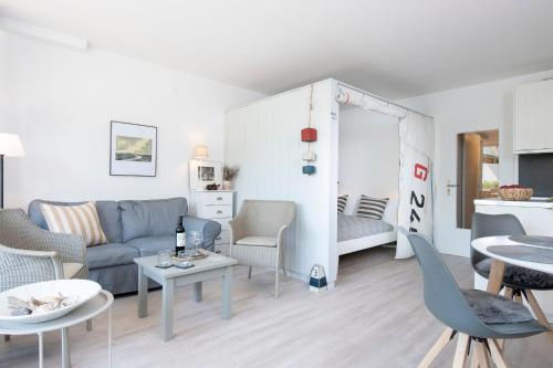 Schutzenweg 13-15 Segelkoje 153 m von PLZ 23746 entfernt