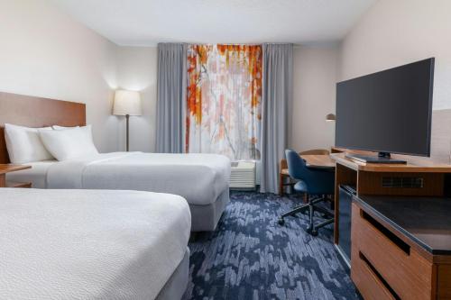 Queen Studio with Two Queen Beds and Tub